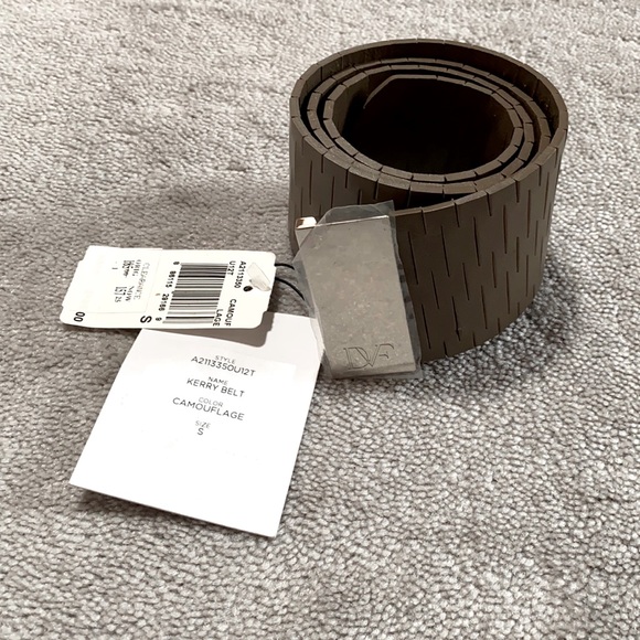 New Diane von furstenberg kerry belt in camouflage size S